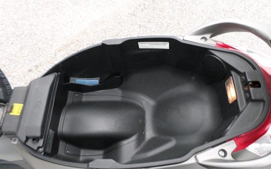 Gebrauchtmotorrad Piaggio Beverly 350ie Sport Touring - Bild 10 Gebrauchtmotorrad Piaggio Beverly 350ie Sport Touring - Bild 10