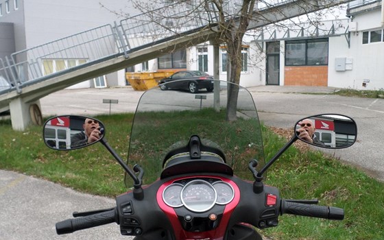 Gebrauchtmotorrad Piaggio Beverly 350ie Sport Touring - Bild 12 Gebrauchtmotorrad Piaggio Beverly 350ie Sport Touring - Bild 12