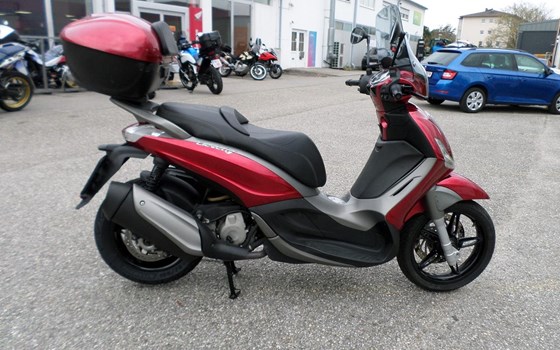Gebrauchtmotorrad Piaggio Beverly 350ie Sport Touring - Bild 2 Gebrauchtmotorrad Piaggio Beverly 350ie Sport Touring - Bild 2