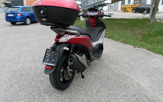 Gebrauchtmotorrad Piaggio Beverly 350ie Sport Touring - Bild 3 Gebrauchtmotorrad Piaggio Beverly 350ie Sport Touring - Bild 3