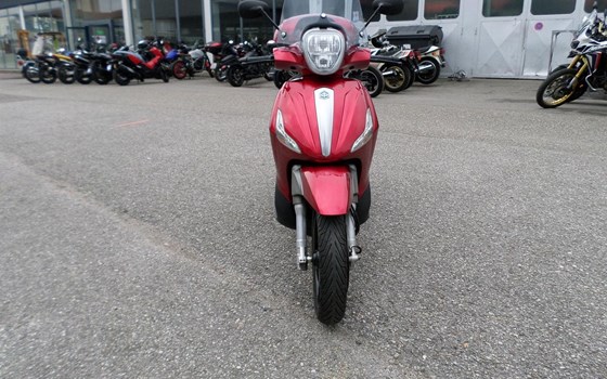 Gebrauchtmotorrad Piaggio Beverly 350ie Sport Touring - Bild 8 Gebrauchtmotorrad Piaggio Beverly 350ie Sport Touring - Bild 8