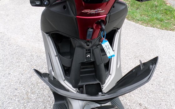 Gebrauchtmotorrad Piaggio Beverly 350ie Sport Touring - Bild 9 Gebrauchtmotorrad Piaggio Beverly 350ie Sport Touring - Bild 9