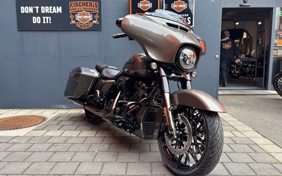 Gebrauchtmotorrad Harley-Davidson CVO Street Glide FLHXSE - Bild 1 Gebrauchtmotorrad Harley-Davidson CVO Street Glide FLHXSE - Bild 1