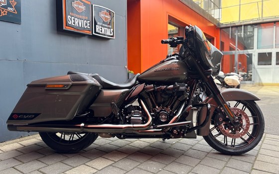 Gebrauchtmotorrad Harley-Davidson CVO Street Glide FLHXSE - Bild 2 Gebrauchtmotorrad Harley-Davidson CVO Street Glide FLHXSE - Bild 2