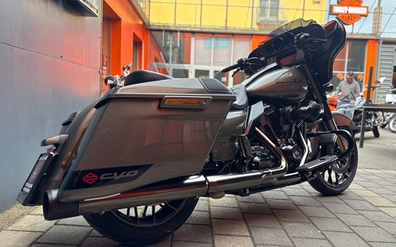 Gebrauchtmotorrad Harley-Davidson CVO Street Glide FLHXSE - Bild 3 Gebrauchtmotorrad Harley-Davidson CVO Street Glide FLHXSE - Bild 3