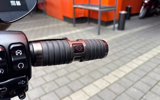 Gebrauchtmotorrad Harley-Davidson CVO Street Glide FLHXSE - Bild 6 Gebrauchtmotorrad Harley-Davidson CVO Street Glide FLHXSE - Bild 6