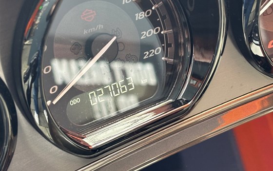 Gebrauchtmotorrad Harley-Davidson CVO Street Glide FLHXSE - Bild 8 Gebrauchtmotorrad Harley-Davidson CVO Street Glide FLHXSE - Bild 8