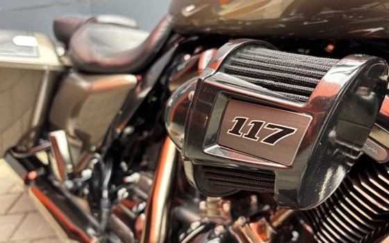 Gebrauchtmotorrad Harley-Davidson CVO Street Glide FLHXSE - Bild 9 Gebrauchtmotorrad Harley-Davidson CVO Street Glide FLHXSE - Bild 9