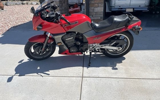Gebrauchtmotorrad Kawasaki GPZ 900 R - Bild 1 Gebrauchtmotorrad Kawasaki GPZ 900 R - Bild 1