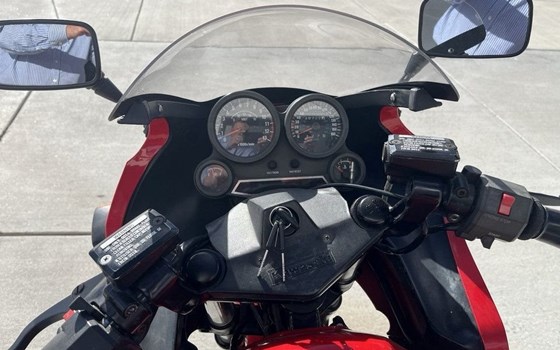 Gebrauchtmotorrad Kawasaki GPZ 900 R - Bild 3 Gebrauchtmotorrad Kawasaki GPZ 900 R - Bild 3