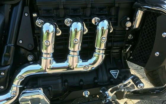 Gebrauchtmotorrad Triumph Rocket III Roadster - Bild 11