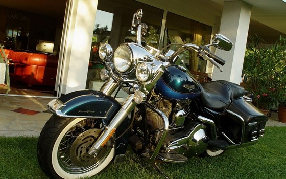 Gebrauchtmotorrad Harley-Davidson Road King Classic FLHRC - Bild 4