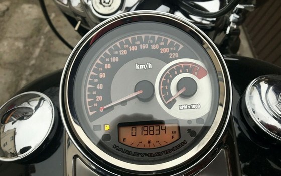 Gebrauchtmotorrad Harley-Davidson Road King Classic FLHRC - Bild 7