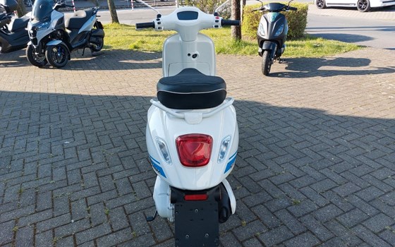 Neufahrzeug Vespa Sprint - Bild 8