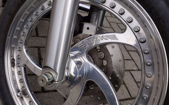 Gebrauchtmotorrad Harley-Davidson Dyna Street Bob FXDB - Bild 11