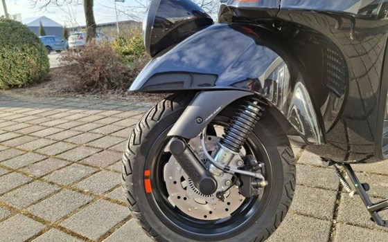 Neufahrzeug Vespa GTV 300 - Bild 10