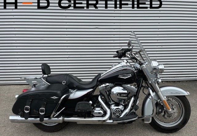 Harley-Davidson Road King Classic FLHRC (Brilliant Silver/Vivid Black)