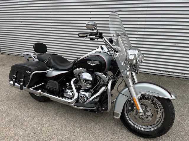Harley-Davidson Road King Classic FLHRC (Brilliant Silver/Vivid Black) - Bild 3