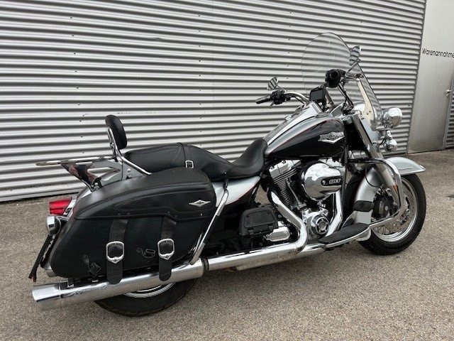 Harley-Davidson Road King Classic FLHRC (Brilliant Silver/Vivid Black) - Bild 6