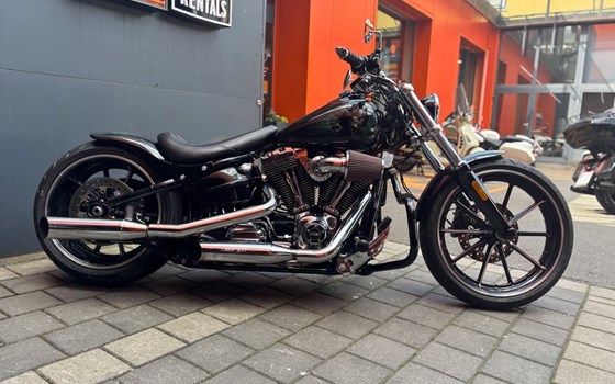 Gebrauchtmotorrad Harley-Davidson Softail Breakout FXSB - Bild 2 Gebrauchtmotorrad Harley-Davidson Softail Breakout FXSB - Bild 2