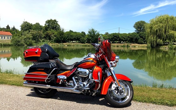 Gebrauchtmotorrad Harley-Davidson CVO FLHTCUSE Ultra Classic Electra Glide - Bild 4 Gebrauchtmotorrad Harley-Davidson CVO FLHTCUSE Ultra Classic Electra Glide - Bild 4