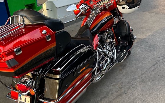 Gebrauchtmotorrad Harley-Davidson CVO FLHTCUSE Ultra Classic Electra Glide - Bild 5 Gebrauchtmotorrad Harley-Davidson CVO FLHTCUSE Ultra Classic Electra Glide - Bild 5