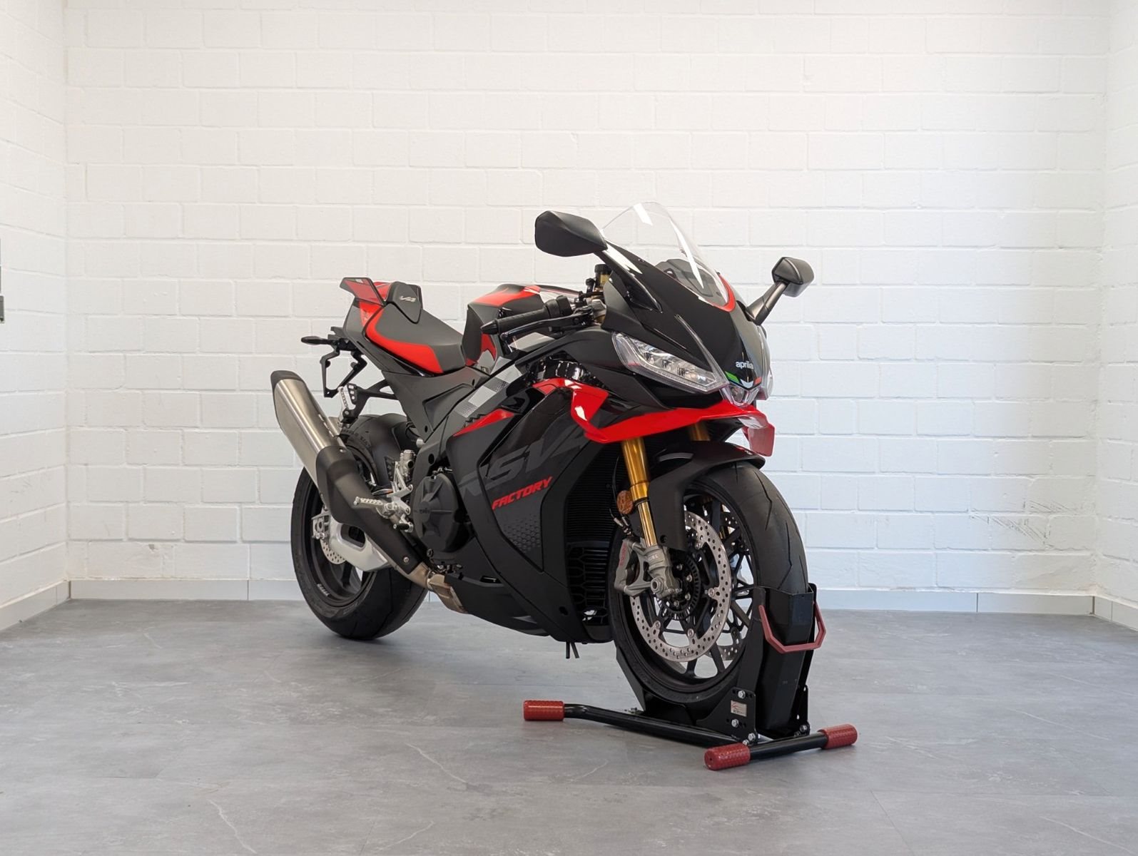 Aprilia RSV4 1100 Factory 