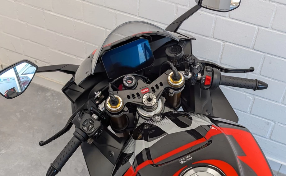 Angebot Aprilia RSV4 1100 Factory Bild 5: Angebot Aprilia RSV4 1100 Factory