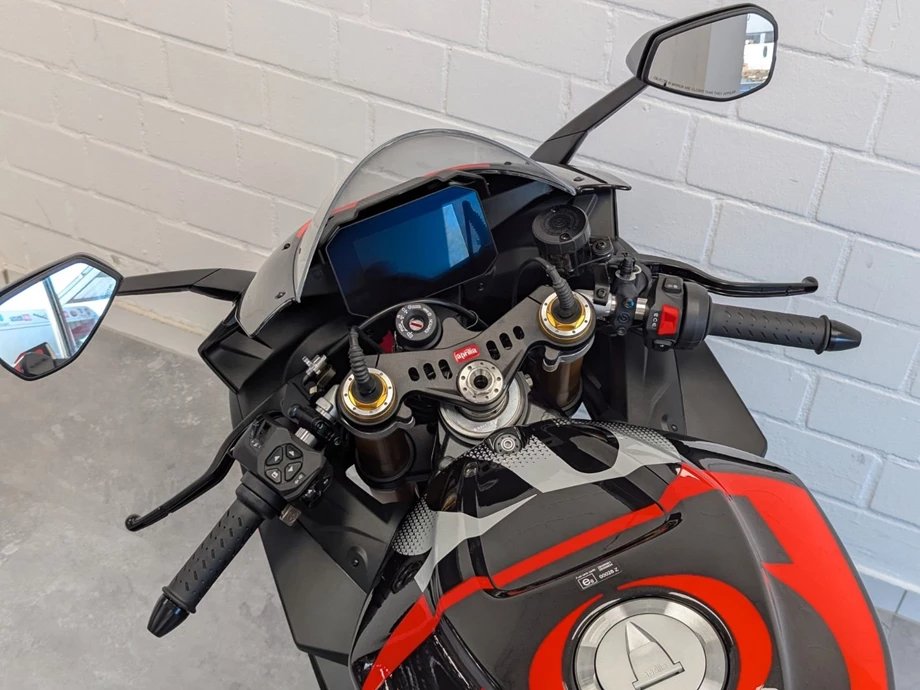 Angebot Aprilia RSV4 1100 Factory Bild 5: Angebot Aprilia RSV4 1100 Factory