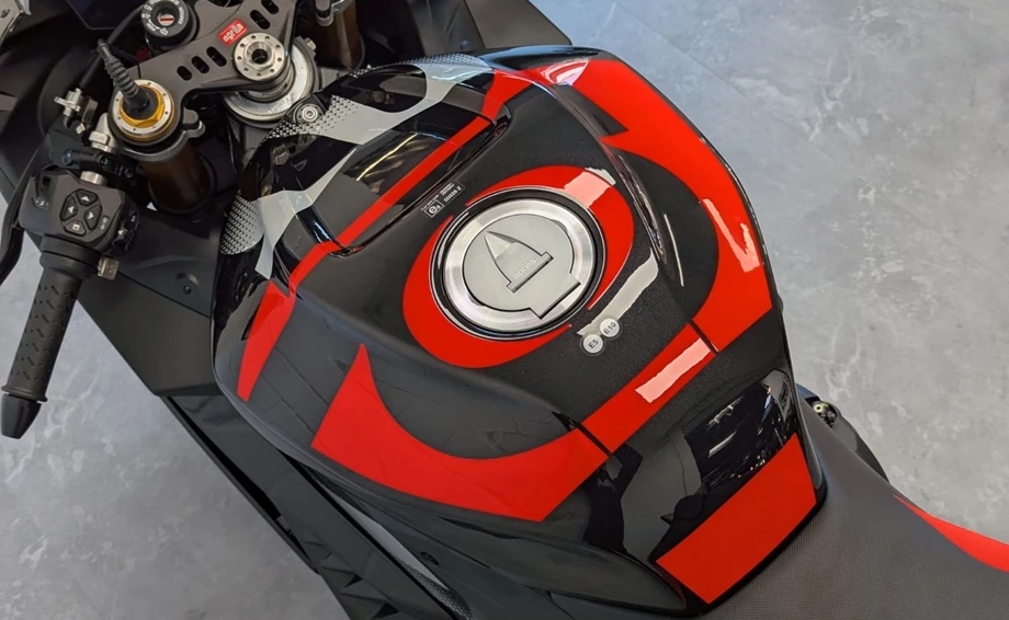 Angebot Aprilia RSV4 1100 Factory Bild 7: Angebot Aprilia RSV4 1100 Factory