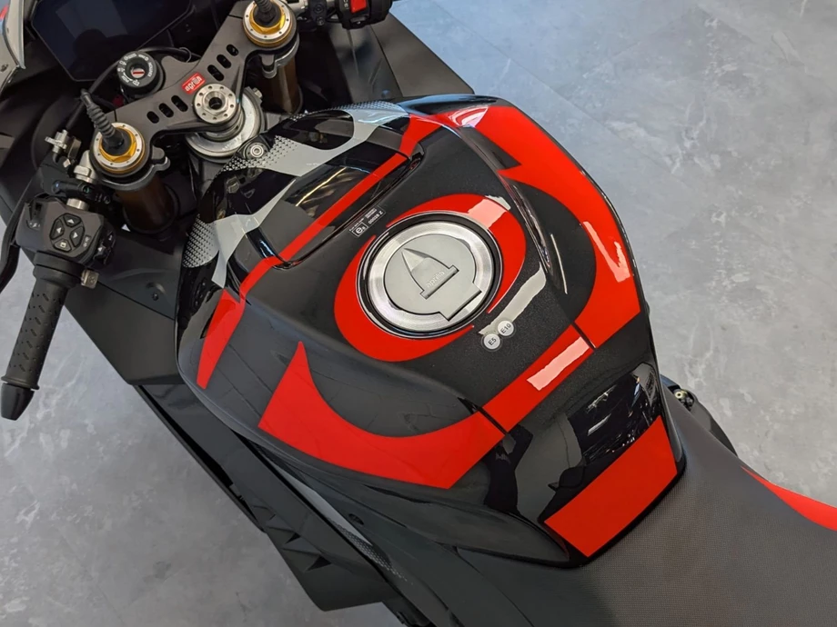 Angebot Aprilia RSV4 1100 Factory Bild 7: Angebot Aprilia RSV4 1100 Factory