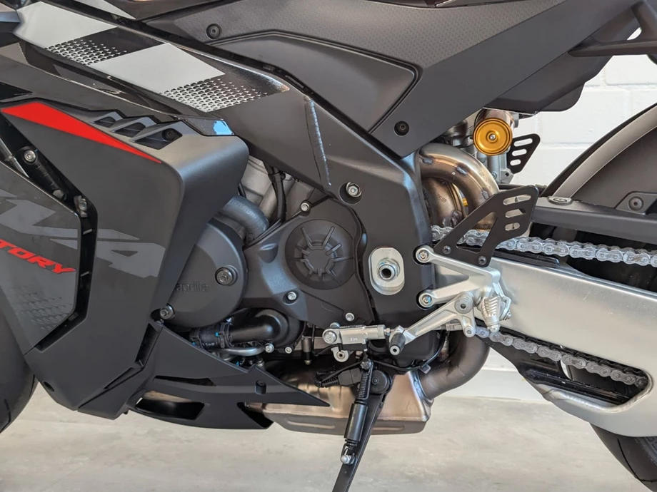 Angebot Aprilia RSV4 1100 Factory Bild 8: Angebot Aprilia RSV4 1100 Factory