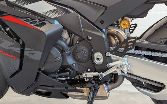 Neufahrzeug Aprilia RSV4 1100 Factory - Bild 8