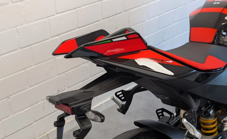 Angebot Aprilia RSV4 1100 Factory Bild 9: Angebot Aprilia RSV4 1100 Factory