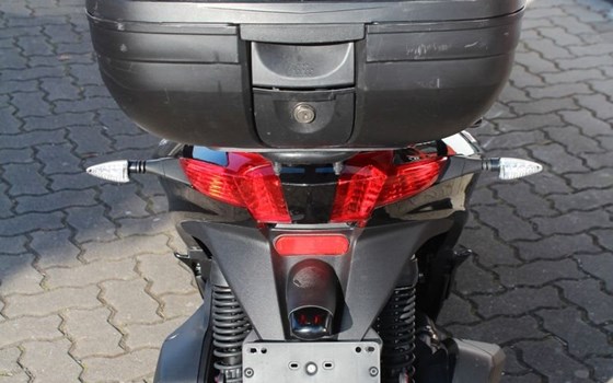 Gebrauchtmotorrad Piaggio MP3 300 - Bild 4