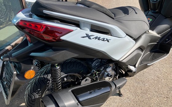 Neufahrzeug Yamaha XMAX 300 Tech MAX+ - Bild 4 Neufahrzeug Yamaha XMAX 300 Tech MAX+ - Bild 4