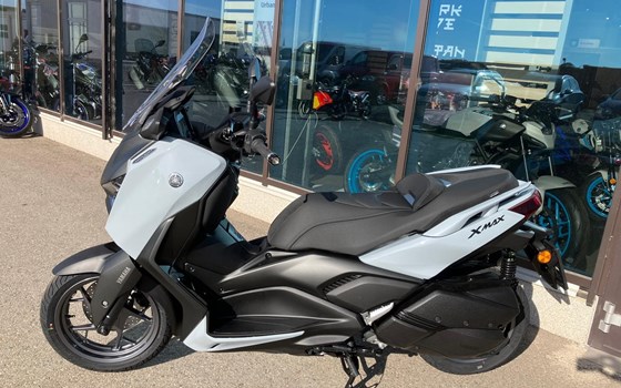 Neufahrzeug Yamaha XMAX 300 Tech MAX+ - Bild 2 Neufahrzeug Yamaha XMAX 300 Tech MAX+ - Bild 2