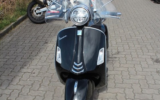 Gebrauchtmotorrad Vespa GTS 300 Super - Bild 2