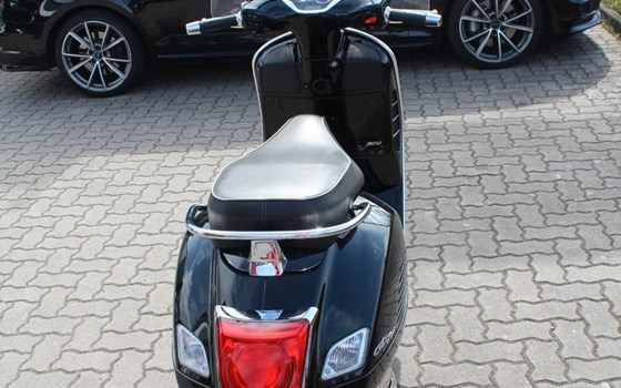 Gebrauchtmotorrad Vespa GTS 300 Super - Bild 4