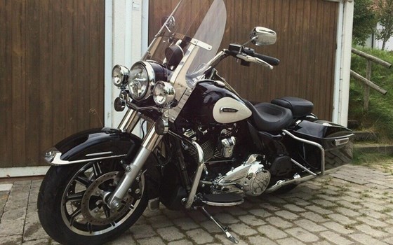 Gebrauchtmotorrad Harley-Davidson Road King Police FLHP - Bild 1