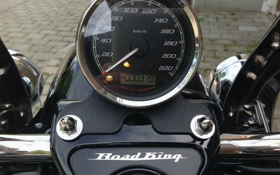 Gebrauchtmotorrad Harley-Davidson Road King Police FLHP - Bild 3