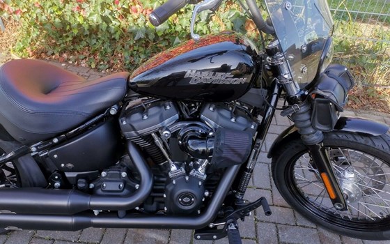 Gebrauchtmotorrad Harley-Davidson Softail Street Bob FXBB - Bild 1