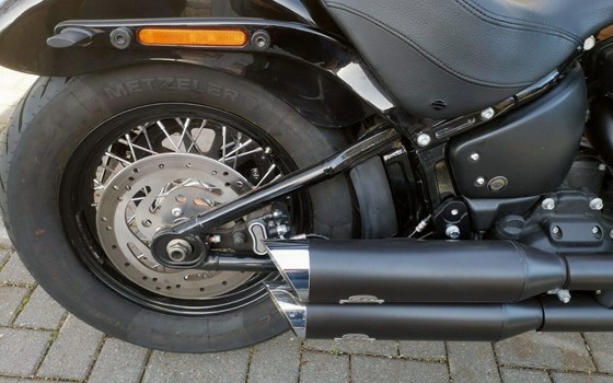 Gebrauchtmotorrad Harley-Davidson Softail Street Bob FXBB - Bild 4