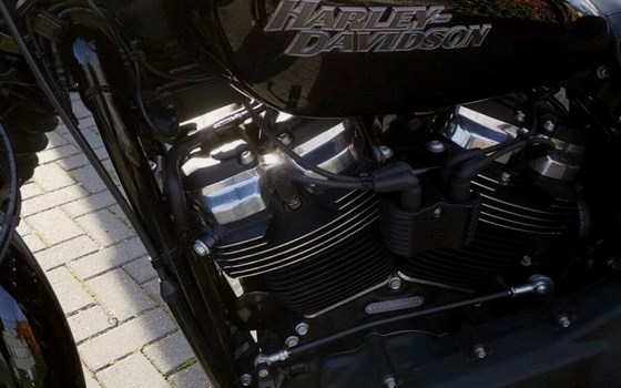 Gebrauchtmotorrad Harley-Davidson Softail Street Bob FXBB - Bild 5