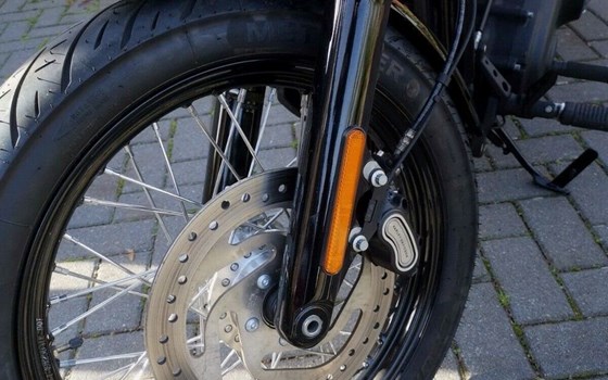 Gebrauchtmotorrad Harley-Davidson Softail Street Bob FXBB - Bild 6