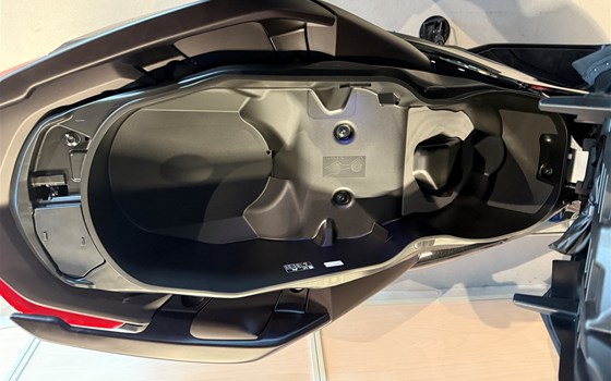 Neufahrzeug Yamaha XMAX 300 Tech MAX+ - Bild 12