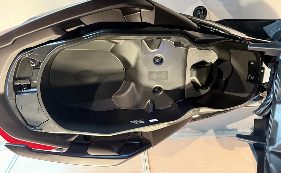 Angebot Yamaha XMAX 300 Tech MAX+ Bild 12: Angebot Yamaha XMAX 300 Tech MAX+