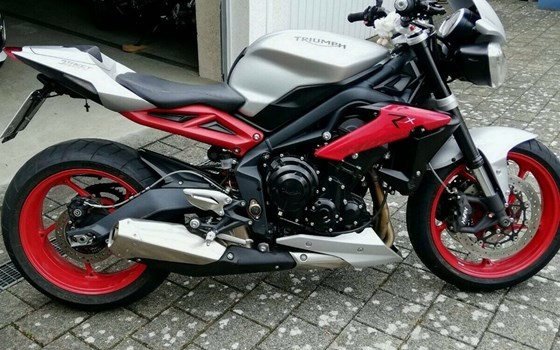 Gebrauchtmotorrad Triumph Street Triple RX - Bild 2