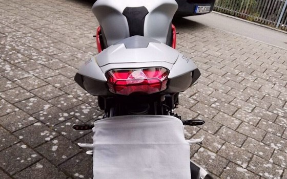 Gebrauchtmotorrad Triumph Street Triple RX - Bild 4
