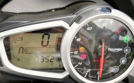 Gebrauchtmotorrad Triumph Street Triple RX - Bild 5